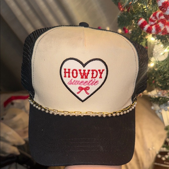 Buckle Black and Cream 'Howdy Sweetie' Trucker Hat - Picture 4 of 5